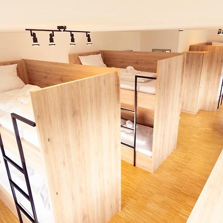 Henrys Sleeping Am Augsburger Eiskanal المظهر الخارجي الصورة